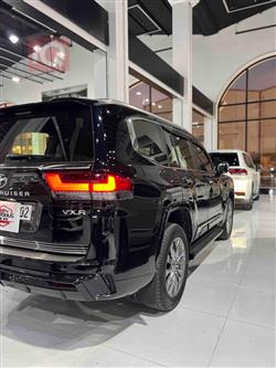 تۆیۆتا لاند کروزەر